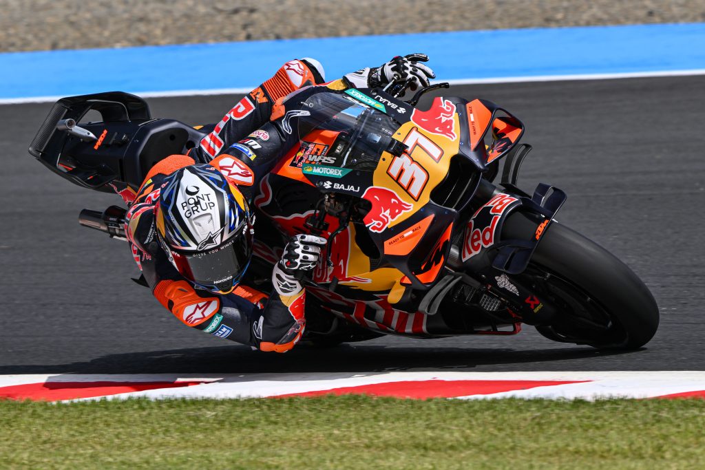 Acosta se intriga com performance de Bastianini no Japão: “Mais 4 voltas e ganharia”