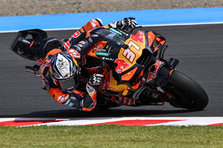 Acosta se intriga com performance de Bastianini no Japão: “Mais 4 voltas e ganharia”