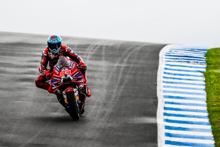Marc Márquez supera queda e crava pole da MotoGP na despedida de Phillip Island. Moreira é 10º