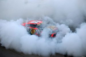 Briscoe controla disputa e vence etapa da Nascar com batida na bandeirada em Las Vegas