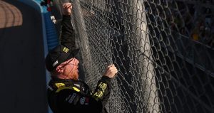 Reddick encerra longo jejum com vitória em Phoenix. Larson vive drama e vê Nascar abrir