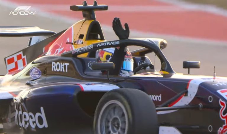 Palmowski conquista título da F1 Academy 2026 com 2º lugar nos EUA. Larsen vence