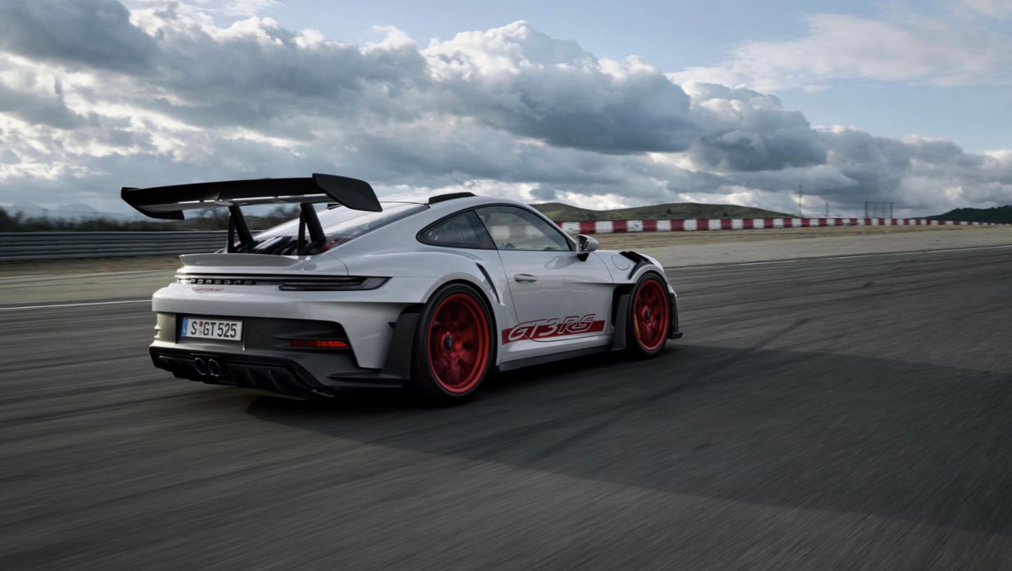 Porsche colocou DRS em um carro de rua: entenda o que muda nas retas