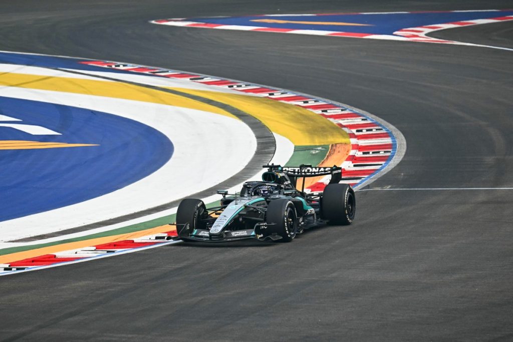 Russell lidera el único entrenamiento del GP de Singapur; Colapinto es 19°