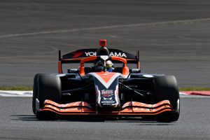 Iwasa triunfa en alocada carrera del domingo de Súper Fórmula en Fuji; Fenestraz remonta y acaba quinto