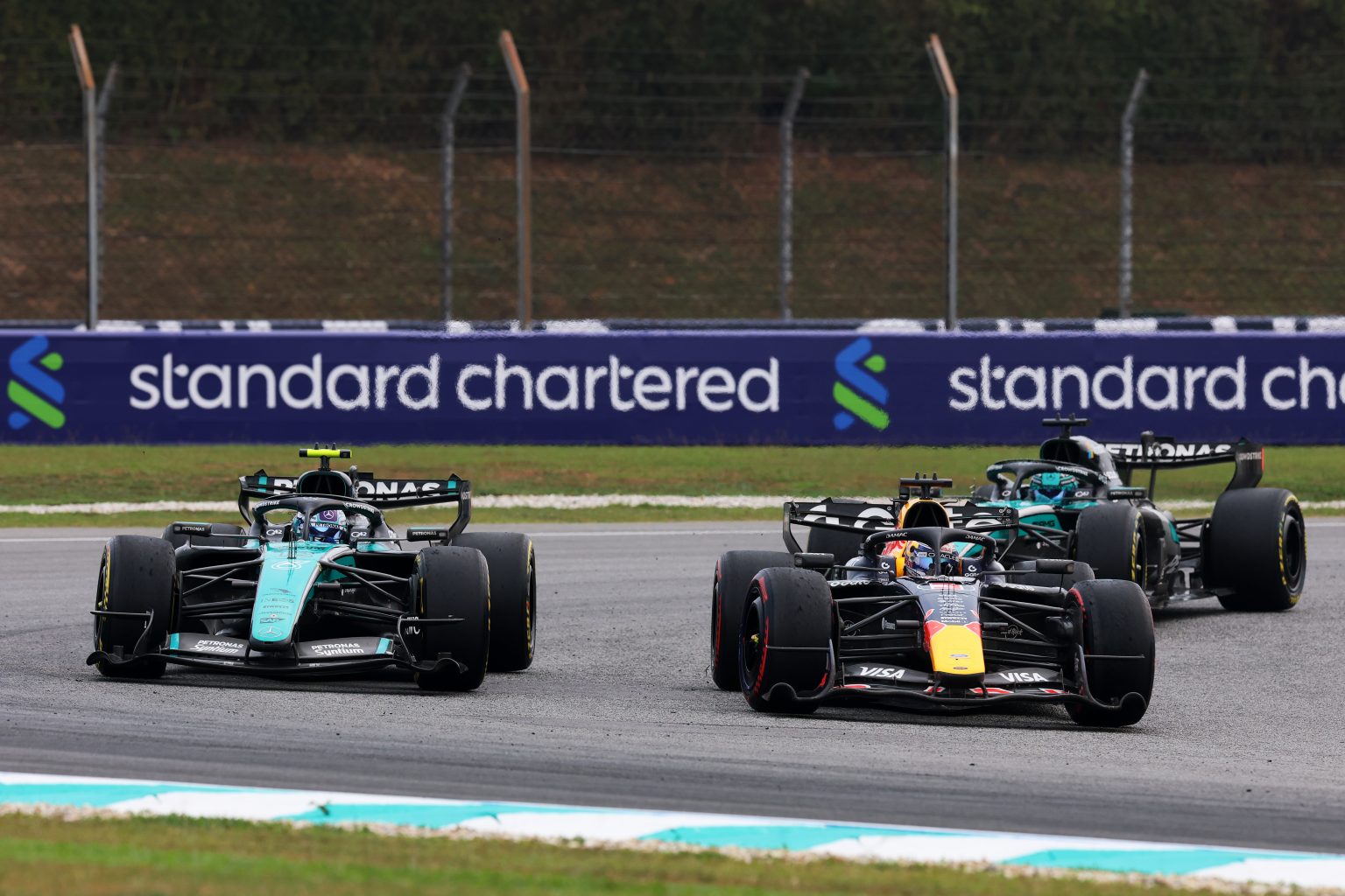 Verstappen%20passeia%20e%20enfim%20vence%20na%20F1%202026