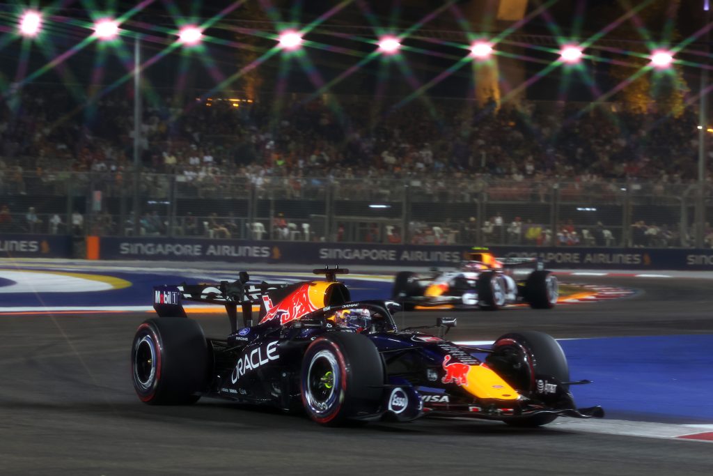 Verstappen desbanca Hamilton no fim e confirma pole do GP de Singapura. Bortoleto sai em 14º