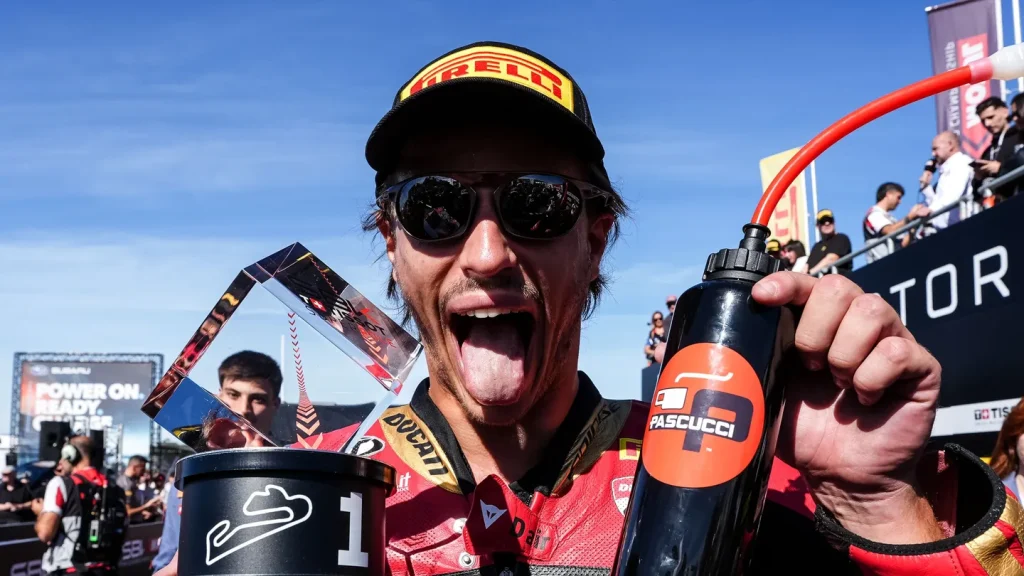 Bulega se recupera de começo ruim e vence corrida 1 do WSBK em Estoril