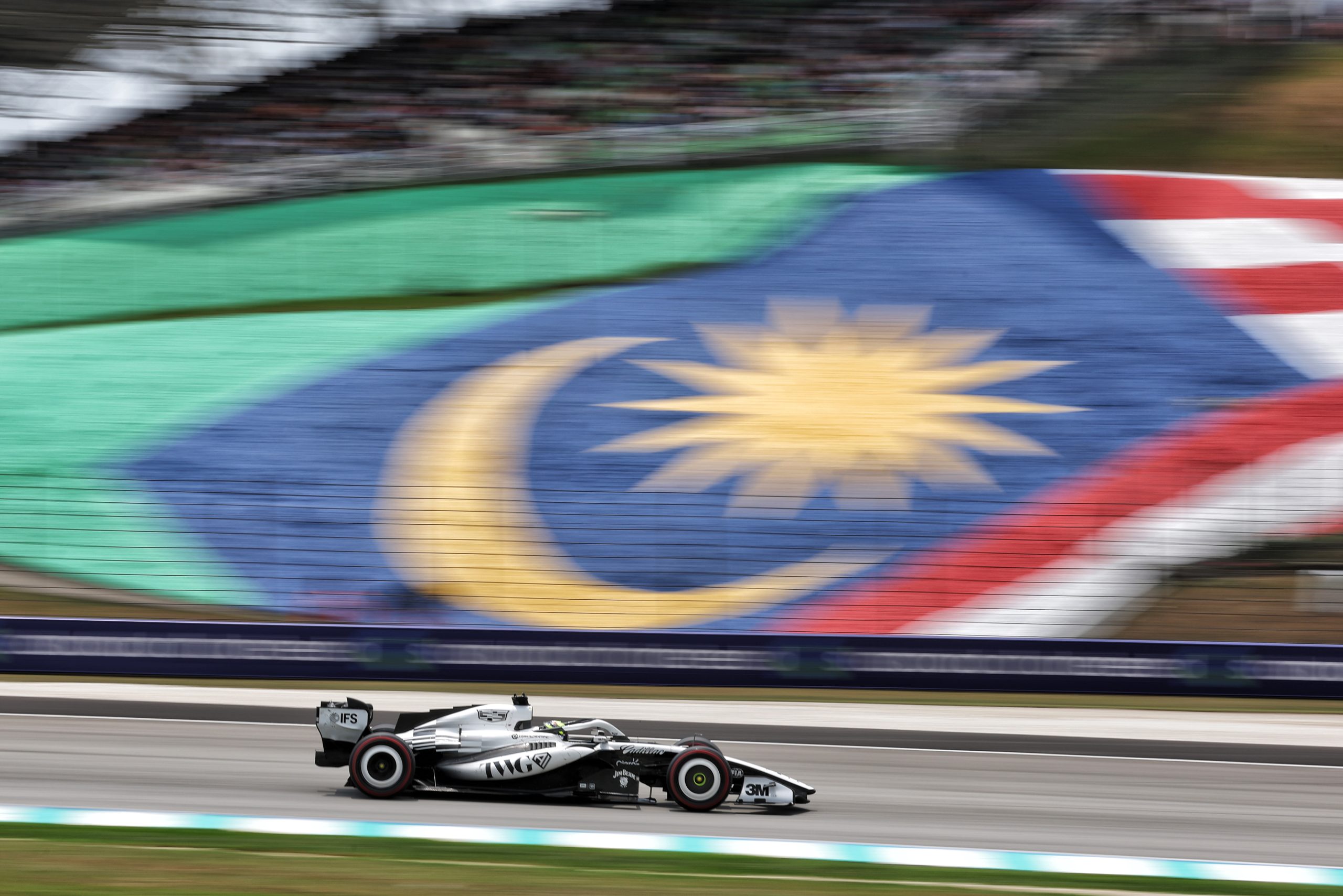 F1 enfrenta temperaturas extremas y lluvia para el arranque del GP de Bahréin en Malasia