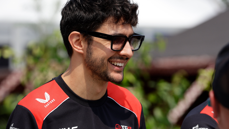 Ocon diz que “reiniciou Windows” após pane em Sepang e brinca: “Talvez assim pudesse vencer”