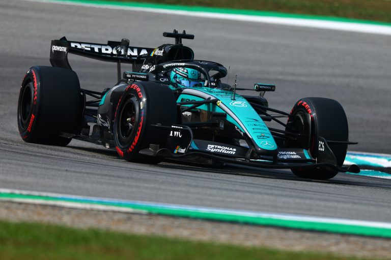 Russell apuesta por una estrategia para avanzar con un Mercedes que “no logró evolucionar” en Sepang