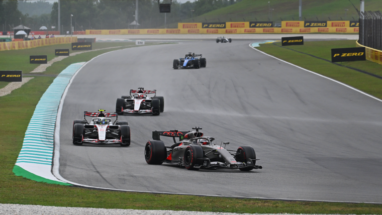FIA admite fallo inédito de software que dejó sin potencia a varios F1 en Sepang