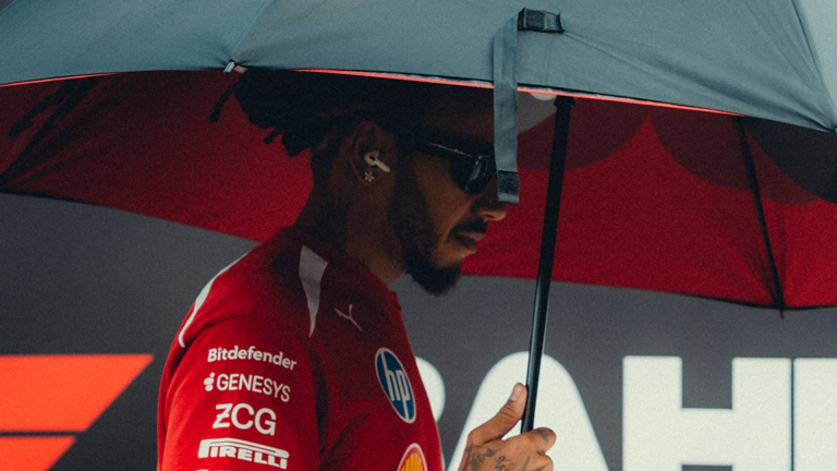 Hamilton says younger F1 drivers are afraid of racing in the rain: “Let’s get racing”