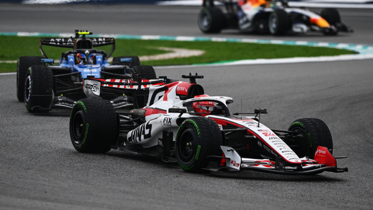 Ocon dice que “reinició Windows” tras las fallas en Sepang y bromea: “Quizás así podría ganar”