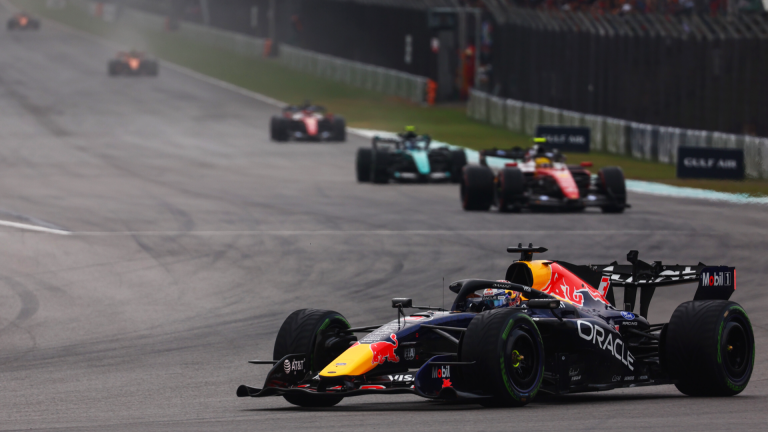 Ford quebra jejum de 23 anos e volta a vencer na Fórmula 1 graças a Verstappen em Sepang