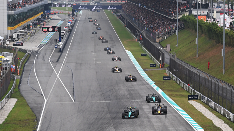 Verstappen detona “potência de Lego” de motor da F1 2026 na chuva em Sepang