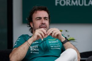 Alonso explica salto da Aston Martin sem mudar carro e vê chance em Singapura: “Menos retas”