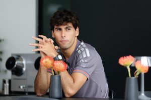 “Maior loucura da vida”: Bortoleto sofre com temperatura durante TL1 da F1 na Malásia