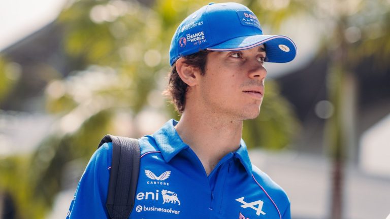 Colapinto sale 21º en Sepang: la estrategia que puede devolverlo a la lucha por los puntos