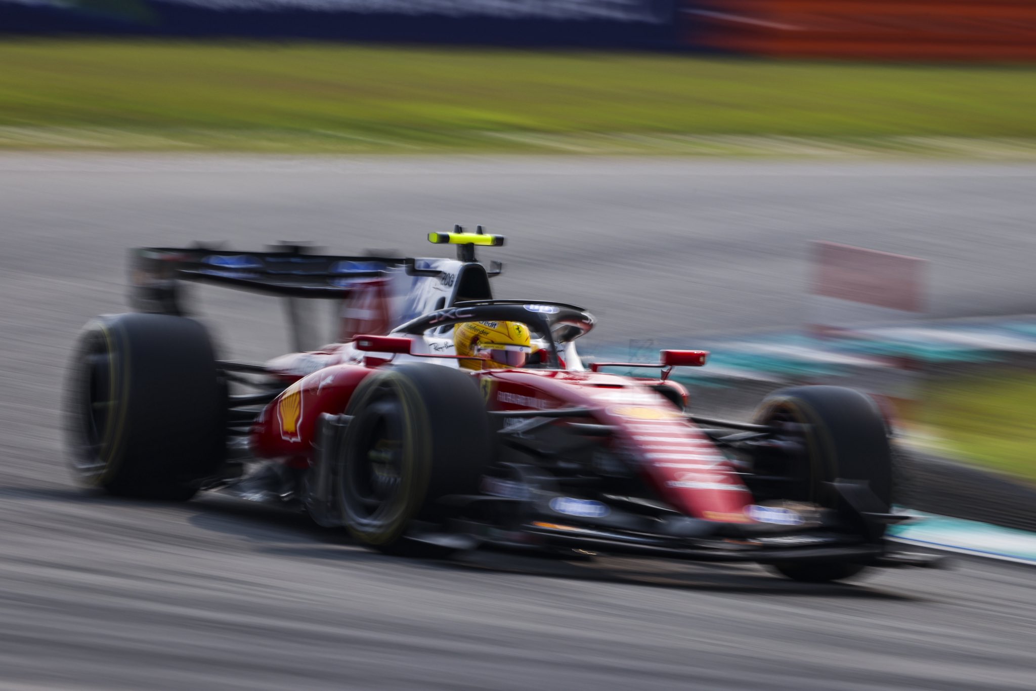 Hamilton hails “best lap of the year” but warns Verstappen could pull away