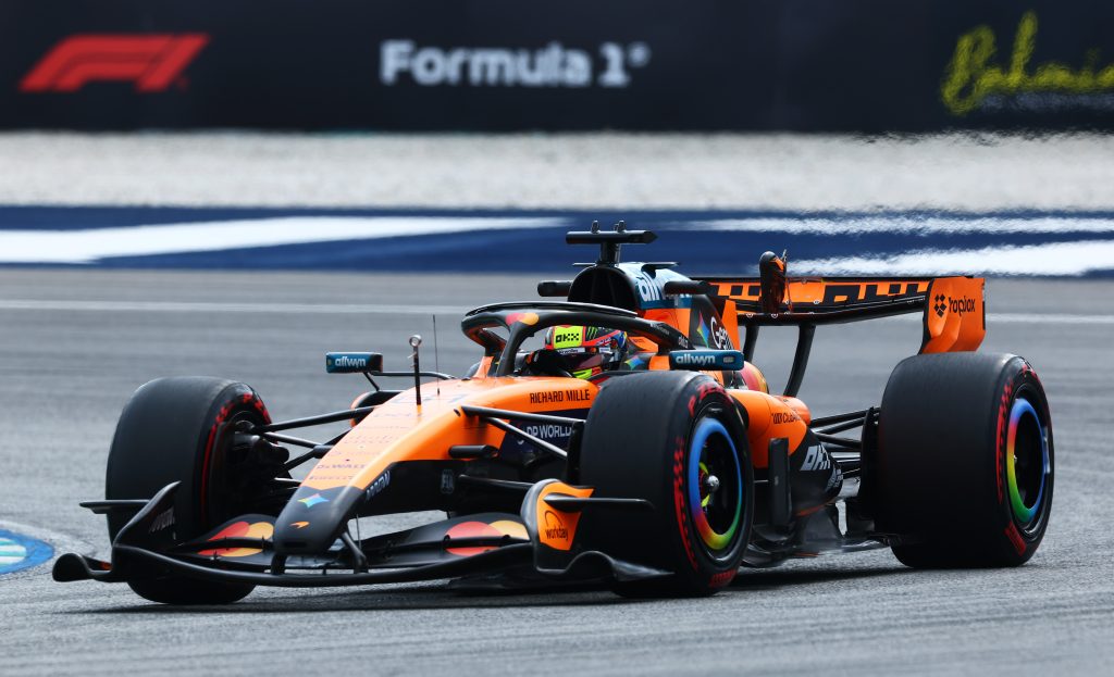 McLaren desenha estratégia de 2 pit-stops no GP do Bahrein: 'Mais que isso é difícil'