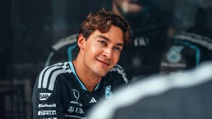 Russell revela que Mercedes renunció al chaleco refrigerante para invertir en el rendimiento del W17