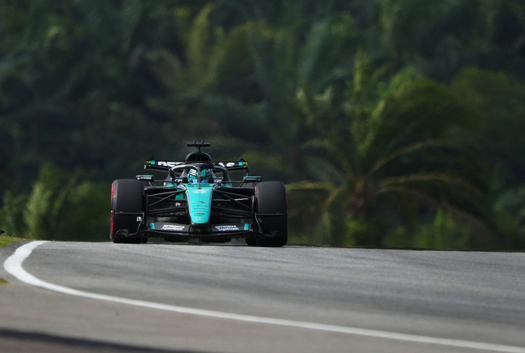 Russell culpa desgaste de pneus por falta de ritmo de atualizações da Mercedes em Sepang