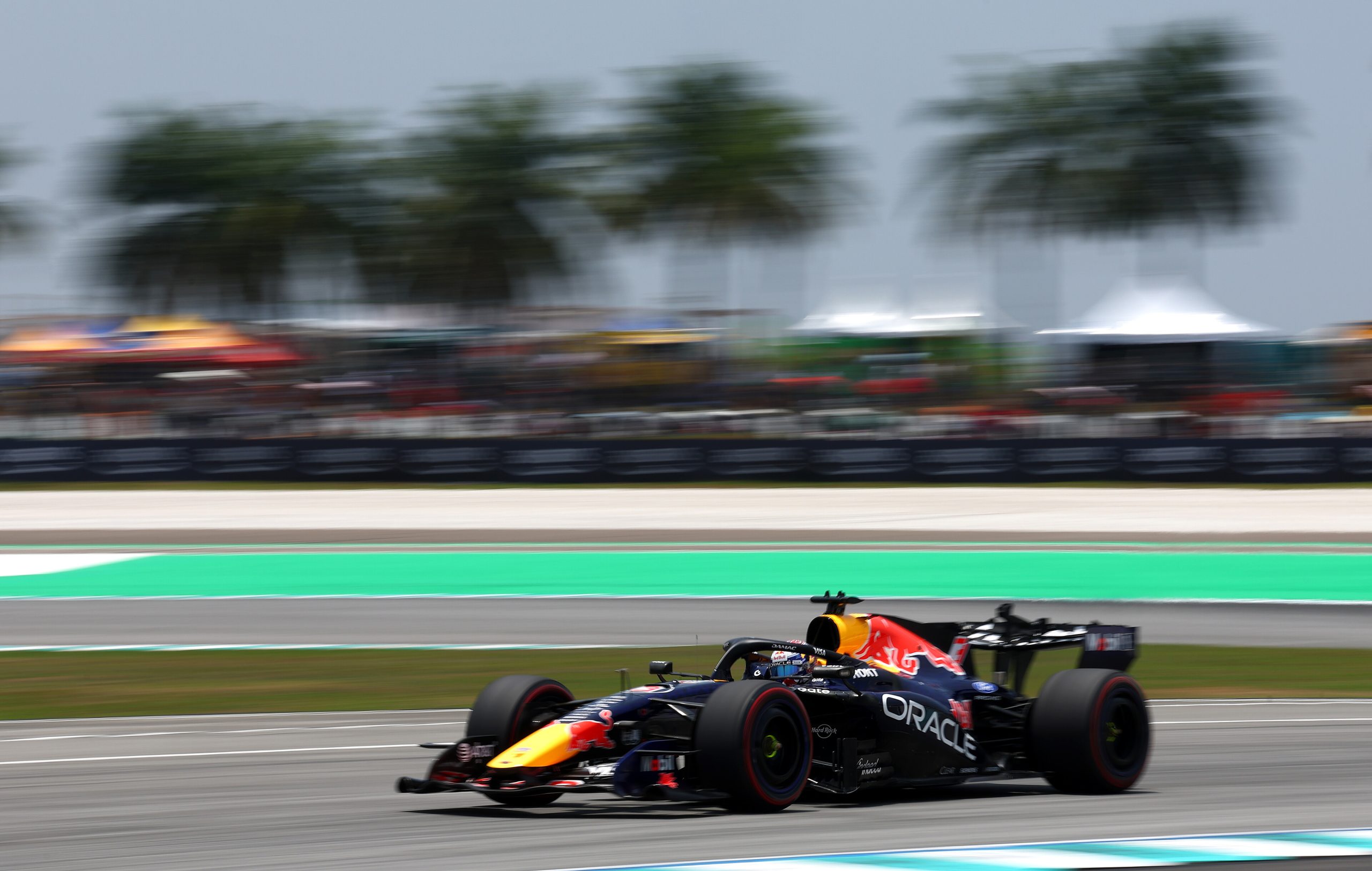 F1 hoy: Verstappen esconde su ritmo, Colapinto da por perdido el sábado y Ferrari revive