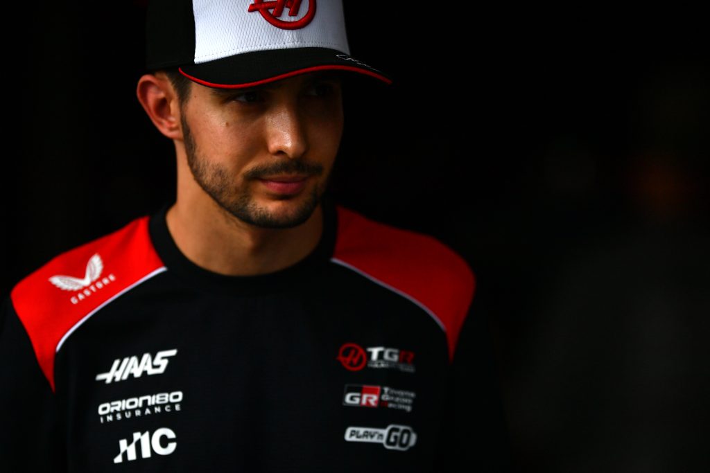 Ocon revela conversa com Hamilton após confirmação de saída da Haas: “Legal da parte dele”