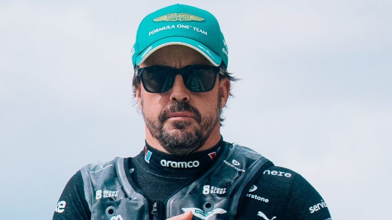 Alonso critica el nivel al fondo de la grilla en la F1 2026 tras lucha con Albon: “La calidad es muy mala”