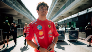 Leclerc chama de “absurdo” palpite de Hadjar sobre Verstappen na Ferrari