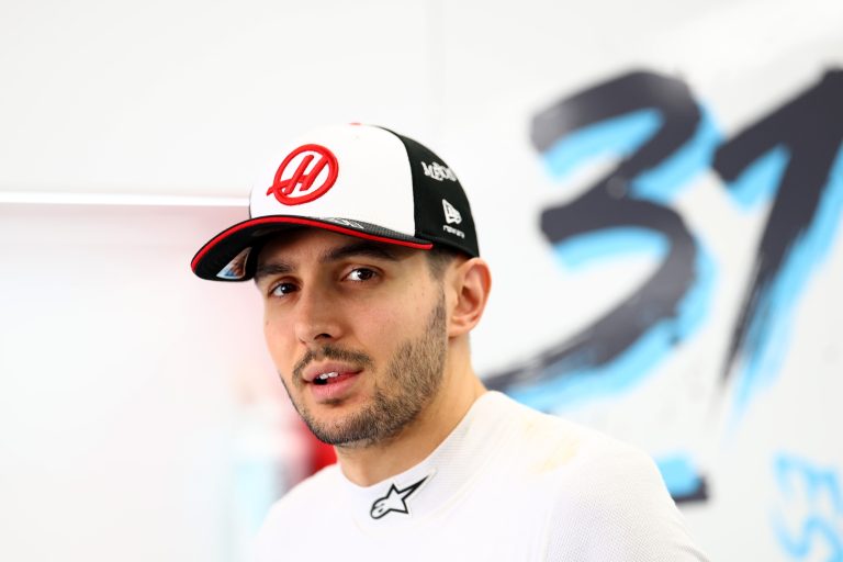 Cadillac desconversa sobre chegada de Ocon para temporada 2027: “Muitos nos procuram”