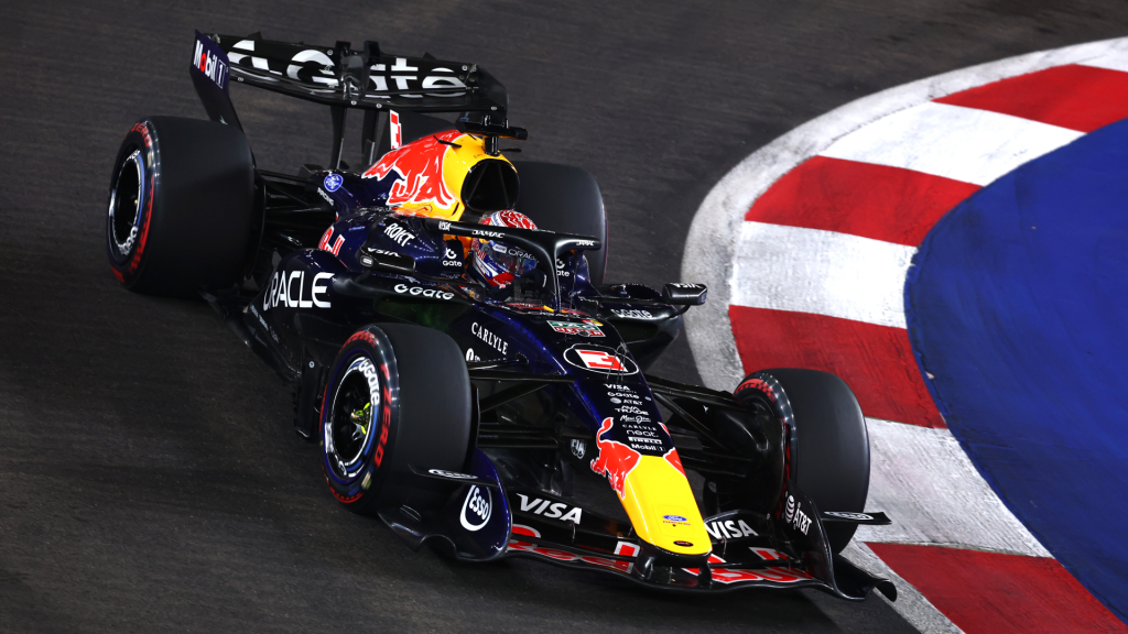 Verstappen elogia a Red Bull tras lograr la pole en Singapur: “Vamos por buen camino”