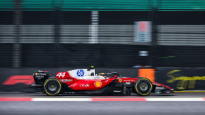 Hamilton valoriza 2º lugar na sprint em Singapura, mas alerta: “Pneu dianteiro superaqueceu”