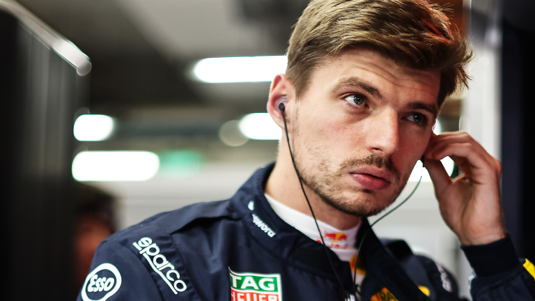 Verstappen escapa de punição por incidente com Hamilton e mantém pole da sprint em Singapura