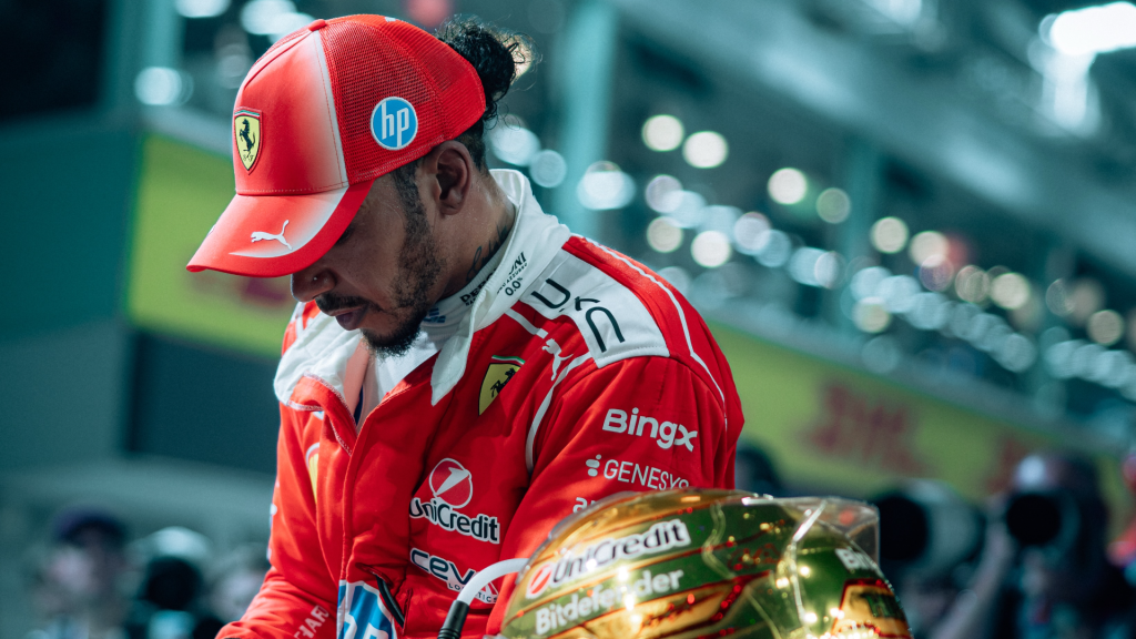 Hamilton sofre mal-estar e recebe atendimento médico após GP de Singapura