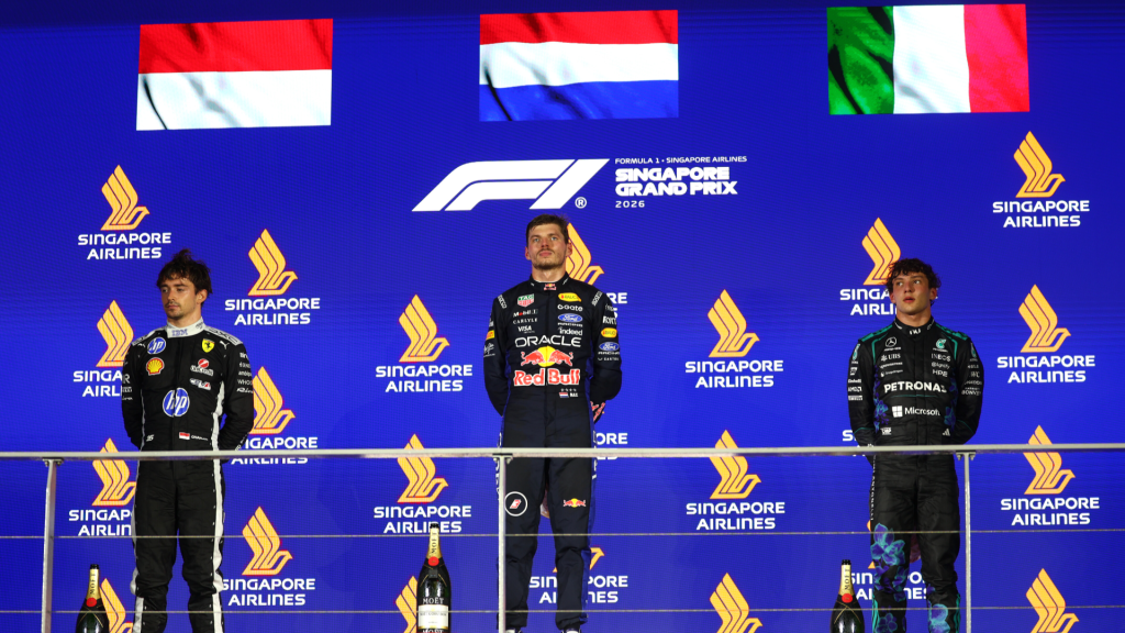 F1 hoy: Verstappen gana en Singapur, Antonelli se escapa y Colapinto abandona