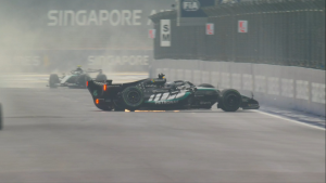 Russell roda na chuva e acerta muro da reta principal na sprint da F1 em Singapura