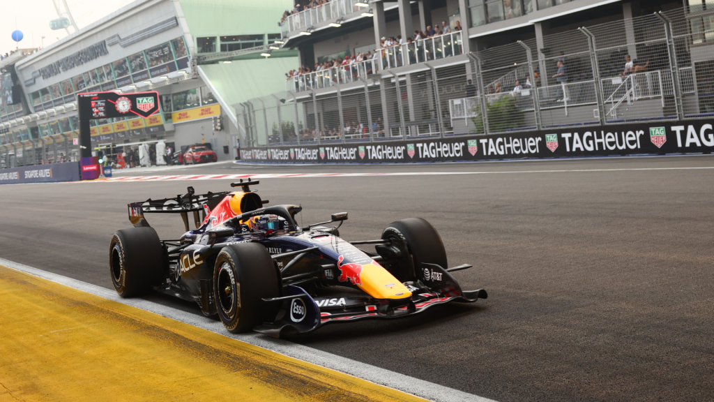 Verstappen คว้า Pole sprint ที่ Singapore — Albon P19, Williams จมท้ายกริด