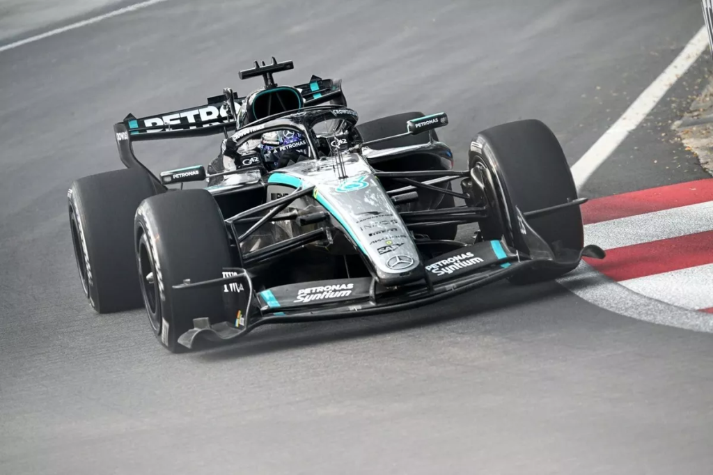 Russell põe Mercedes velha na liderança do TL1 do GP de Singapura. Bortoleto é 16º