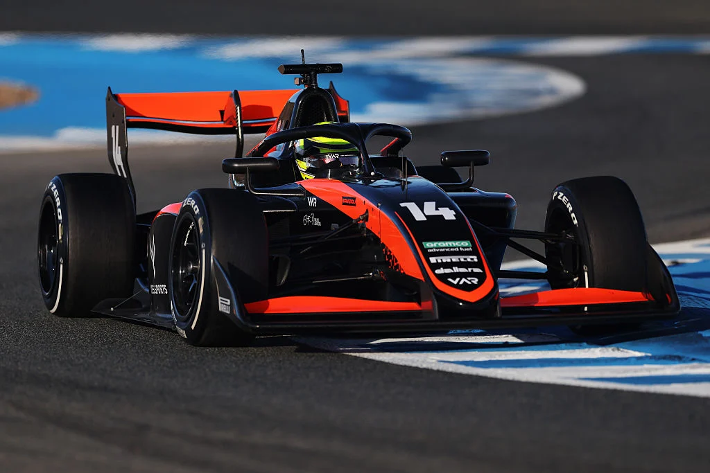 Macedo comanda dia 2 de testes da Fórmula 3 em Jerez. Clerot fecha em 3º