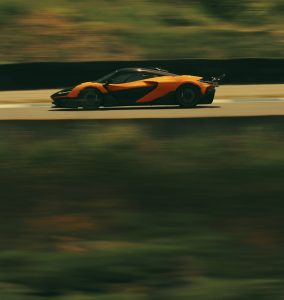 McLaren W1 usa chão para ganhar aderência com tecnologia inspirada na F1