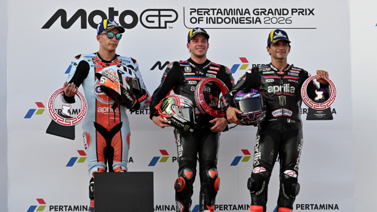 MotoGP hoy: Bezzecchi gana en Indonesia, Martín recupera el liderato y Marc Márquez resiste