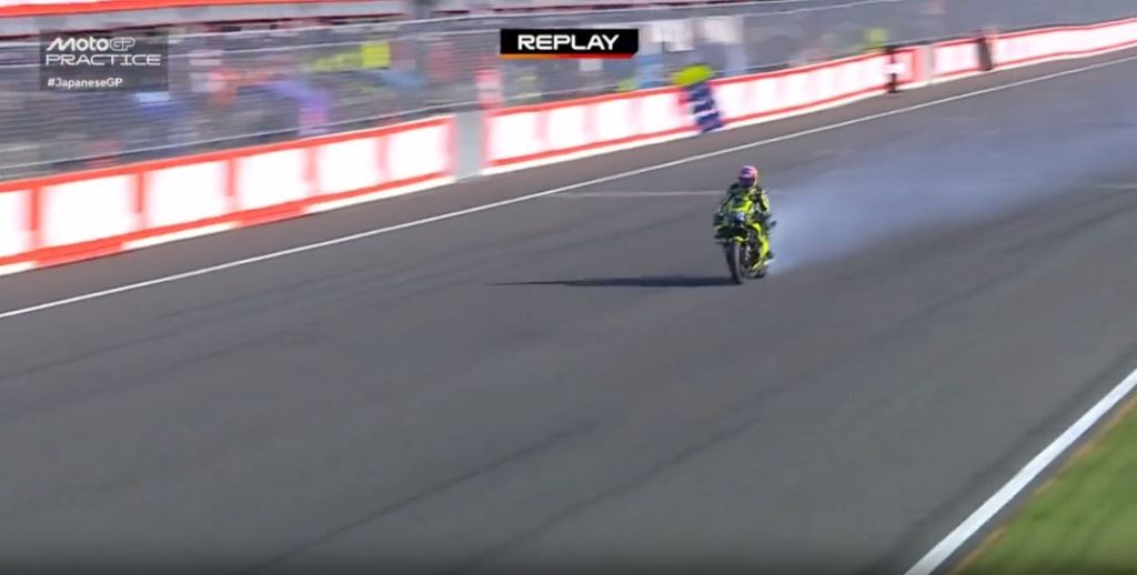 Que susto! Motor de Ogura explode no meio da pista e paralisa treino da MotoGP no Japão
