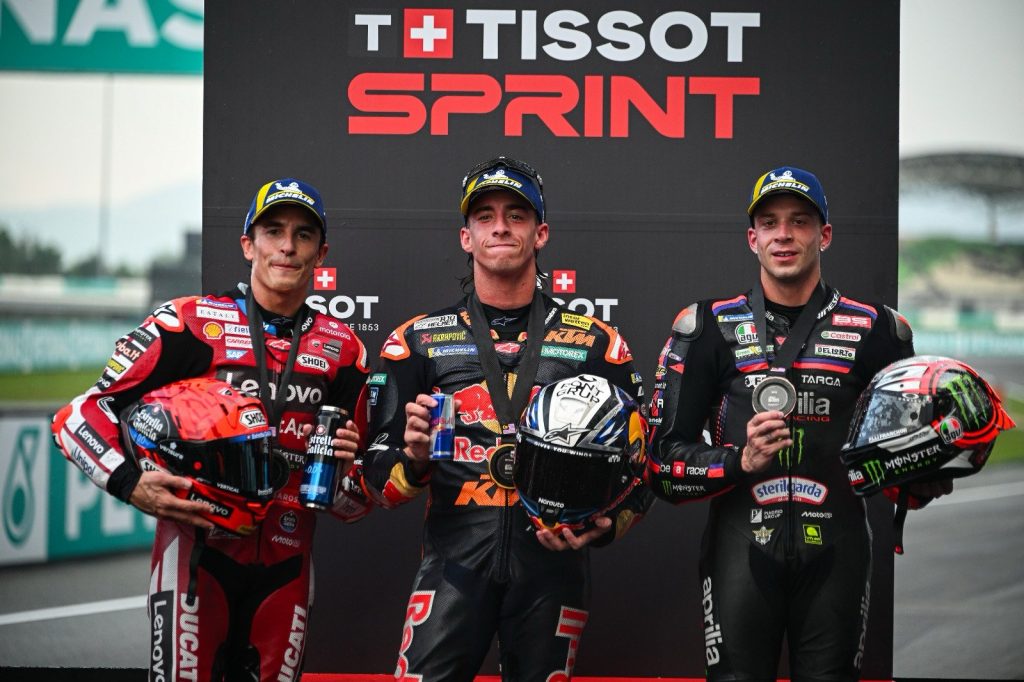 Acosta wins Malaysian MotoGP sprint as Marc Márquez extends championship lead
