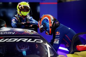 Verstappen cae del 4.º al 15.º puesto en Portimão y complica su estreno en GT World Challenge